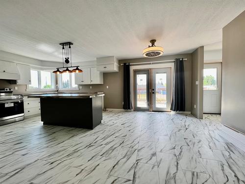 5123 57 Avenue, Edgerton, AB - Indoor Photo Showing Kitchen