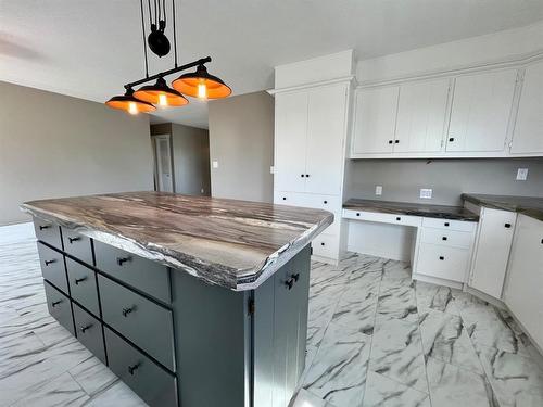 5123 57 Avenue, Edgerton, AB - Indoor Photo Showing Kitchen