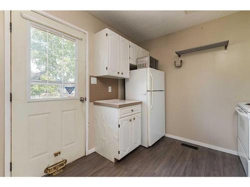 2719 47 Avenue, Lloydminster, SK - Indoor Photo Showing Kitchen