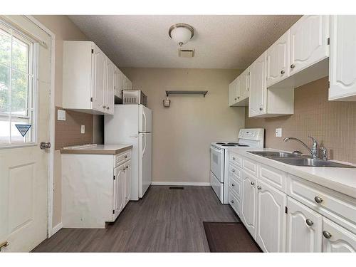 2719 47 Avenue, Lloydminster, SK - Indoor Photo Showing Kitchen With Double Sink