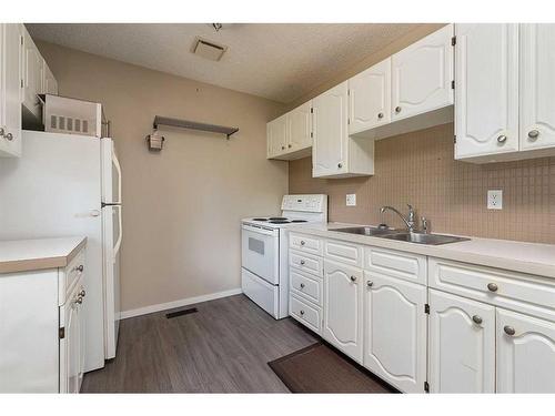 2719 47 Avenue, Lloydminster, SK - Indoor Photo Showing Kitchen With Double Sink