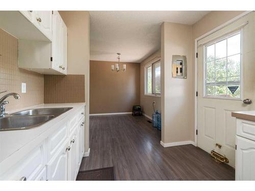 2719 47 Avenue, Lloydminster, SK - Indoor Photo Showing Kitchen With Double Sink