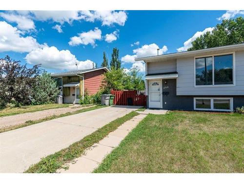 2719 47 Avenue, Lloydminster, SK - Outdoor With Facade