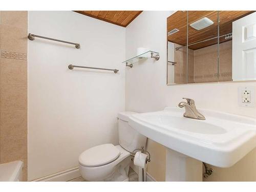 2719 47 Avenue, Lloydminster, SK - Indoor Photo Showing Bathroom