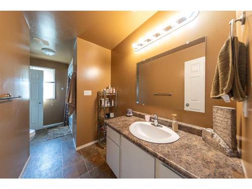 5205 50 Street, Kitscoty, AB - Indoor Photo Showing Bathroom