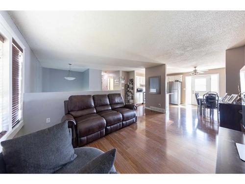 5205 50 Street, Kitscoty, AB - Indoor Photo Showing Living Room