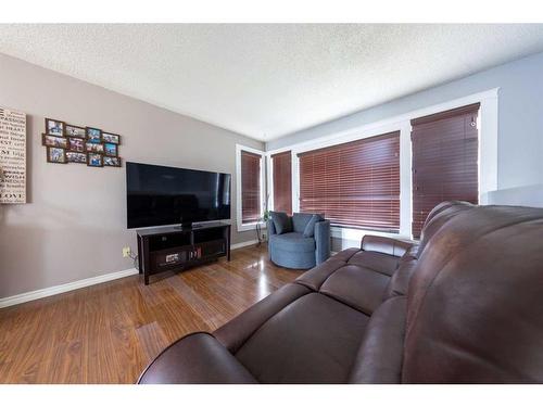 5205 50 Street, Kitscoty, AB - Indoor Photo Showing Living Room