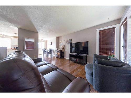 5205 50 Street, Kitscoty, AB - Indoor Photo Showing Living Room