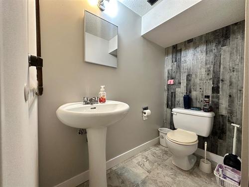 312 Main Street, Maidstone, SK - Indoor Photo Showing Bathroom