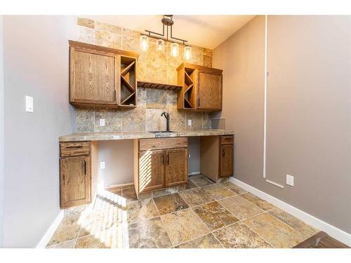 7215 29 Street, Lloydminster, AB - Indoor Photo Showing Kitchen