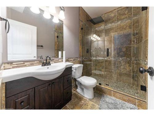 7215 29 Street, Lloydminster, AB - Indoor Photo Showing Bathroom