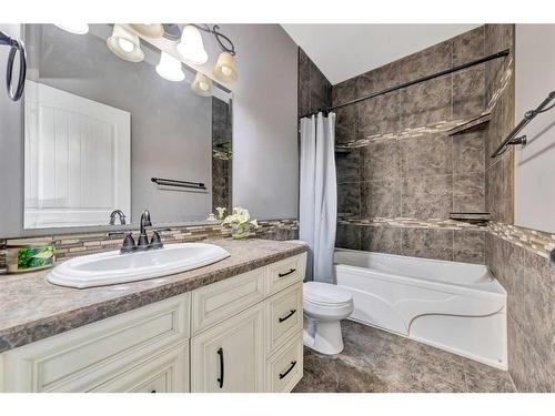 7215 29 Street, Lloydminster, AB - Indoor Photo Showing Bathroom