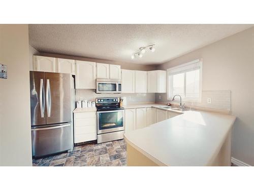 4520 29 Street, Lloydminster, SK - Indoor Photo Showing Kitchen