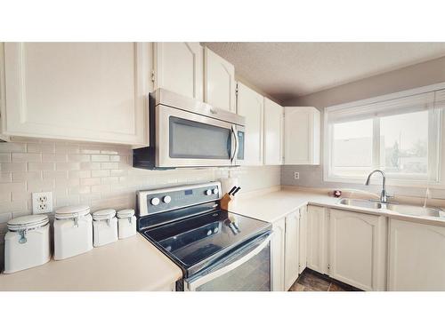 4520 29 Street, Lloydminster, SK - Indoor Photo Showing Kitchen