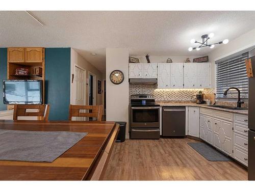 5112 30 Street, Lloydminster, AB - Indoor Photo Showing Kitchen