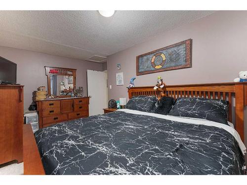 5112 30 Street, Lloydminster, AB - Indoor Photo Showing Bedroom