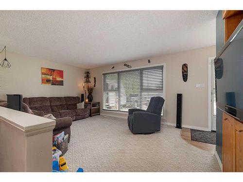 5112 30 Street, Lloydminster, AB - Indoor Photo Showing Living Room