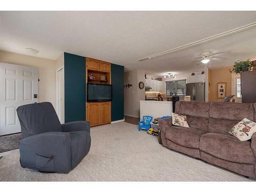 5112 30 Street, Lloydminster, AB - Indoor Photo Showing Living Room