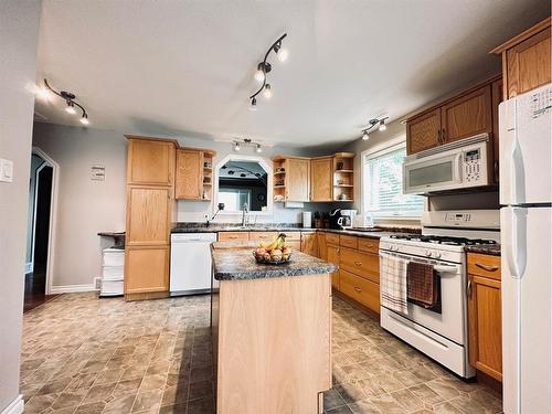 114 1St Street West, Lashburn, SK - Indoor Photo Showing Kitchen With Double Sink