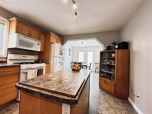 114 1St Street West, Lashburn, SK - Indoor Photo Showing Kitchen