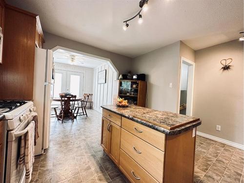 114 1St Street West, Lashburn, SK - Indoor