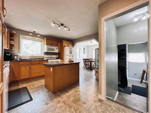 114 1St Street West, Lashburn, SK - Indoor Photo Showing Kitchen With Double Sink