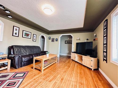 114 1St Street West, Lashburn, SK - Indoor Photo Showing Living Room