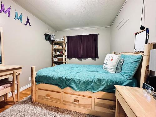 114 1St Street West, Lashburn, SK - Indoor Photo Showing Bedroom