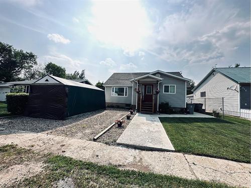 114 1St Street West, Lashburn, SK - Outdoor