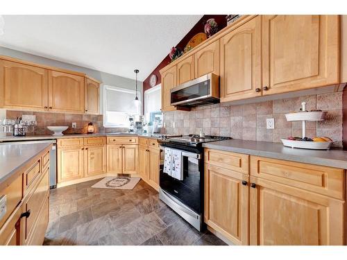 2306 52 Avenue, Lloydminster, AB - Indoor Photo Showing Kitchen