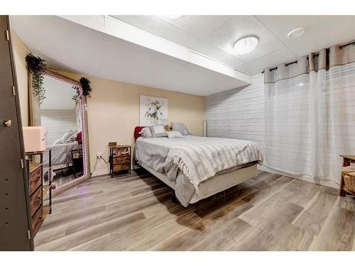 2306 52 Avenue, Lloydminster, AB - Indoor Photo Showing Bedroom