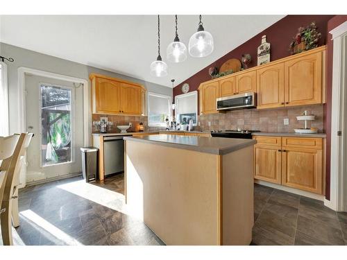 2306 52 Avenue, Lloydminster, AB - Indoor Photo Showing Kitchen