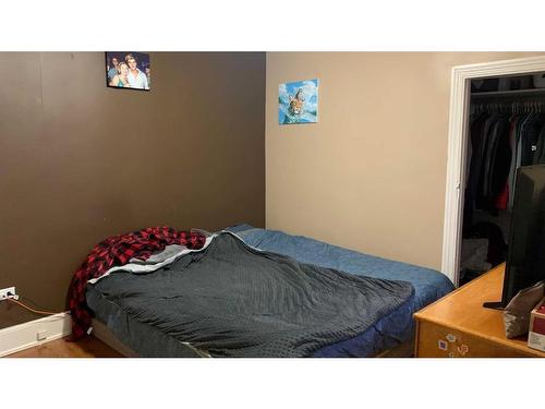 714 5 Avenue, Wainwright, AB - Indoor Photo Showing Bedroom