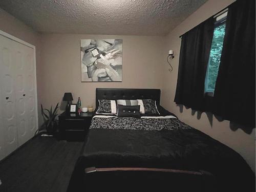 338 15 Street, Wainwright, AB - Indoor Photo Showing Bedroom