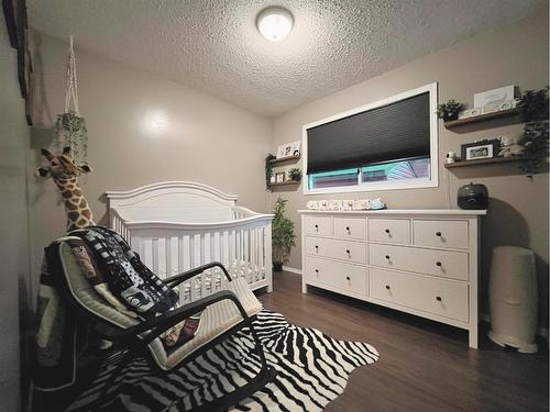 338 15 Street, Wainwright, AB - Indoor Photo Showing Bedroom