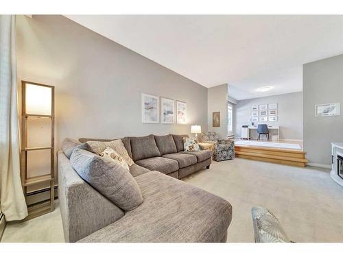 601 19 Street, Wainwright, AB - Indoor Photo Showing Living Room