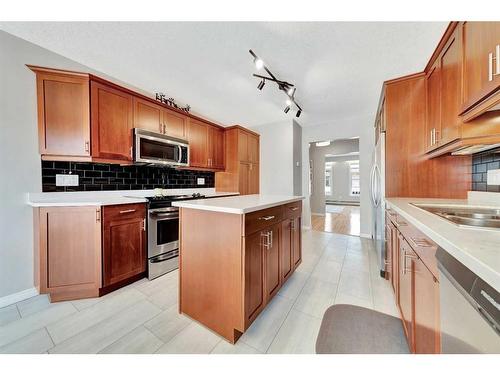 601 19 Street, Wainwright, AB - Indoor Photo Showing Kitchen With Double Sink