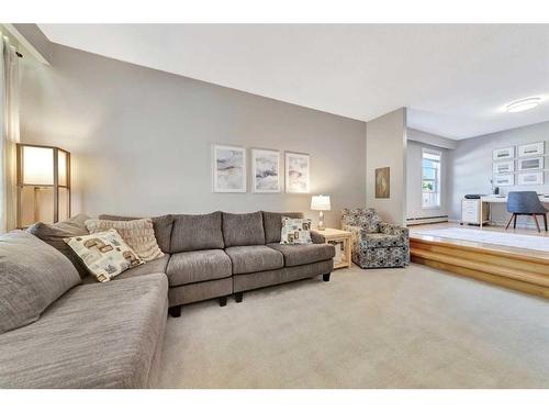 601 19 Street, Wainwright, AB - Indoor Photo Showing Living Room