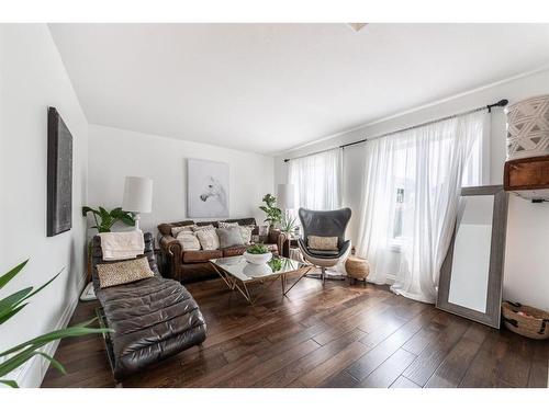 7109 39A Street, Lloydminster, AB - Indoor Photo Showing Living Room