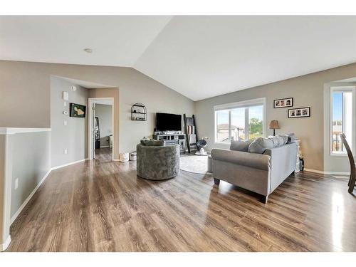 16 3 Avenue Se, Marshall, SK - Indoor Photo Showing Living Room