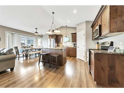 16 3 Avenue Se, Marshall, SK - Indoor Photo Showing Kitchen With Upgraded Kitchen