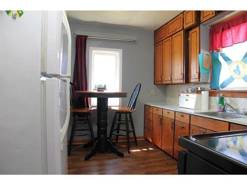 10 1 Avenue West, Marshall, SK - Indoor Photo Showing Kitchen