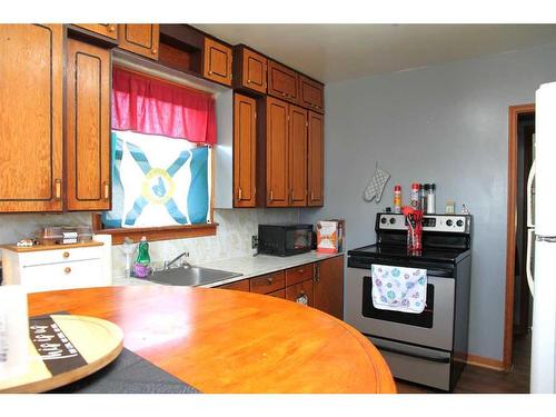 10 1 Avenue West, Marshall, SK - Indoor Photo Showing Kitchen