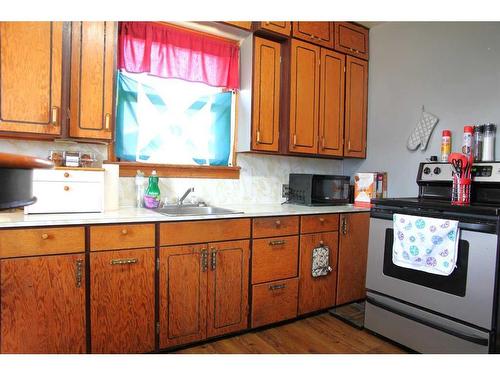 10 1 Avenue West, Marshall, SK - Indoor Photo Showing Kitchen