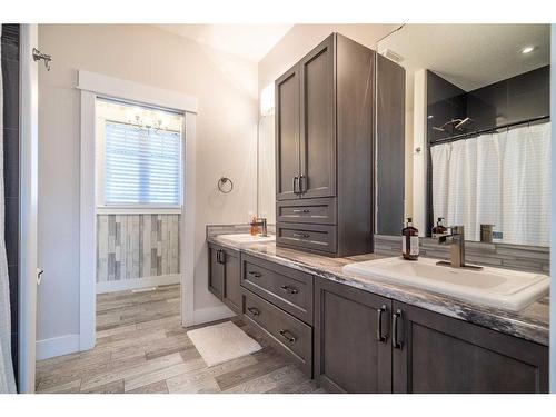 1703 59B Avenue, Lloydminster, AB - Indoor Photo Showing Bathroom