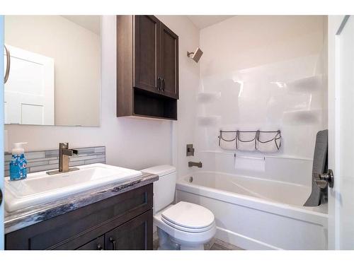 1703 59B Avenue, Lloydminster, AB - Indoor Photo Showing Bathroom