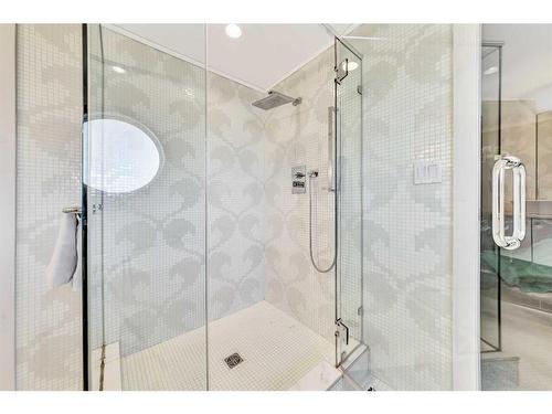 5220 19 Street, Lloydminster, AB - Indoor Photo Showing Bathroom