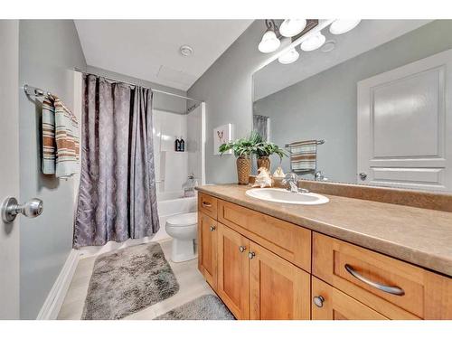 5220 19 Street, Lloydminster, AB - Indoor Photo Showing Bathroom