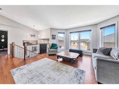 5220 19 Street, Lloydminster, AB - Indoor Photo Showing Living Room