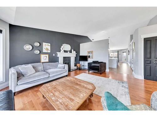 5220 19 Street, Lloydminster, AB - Indoor Photo Showing Living Room